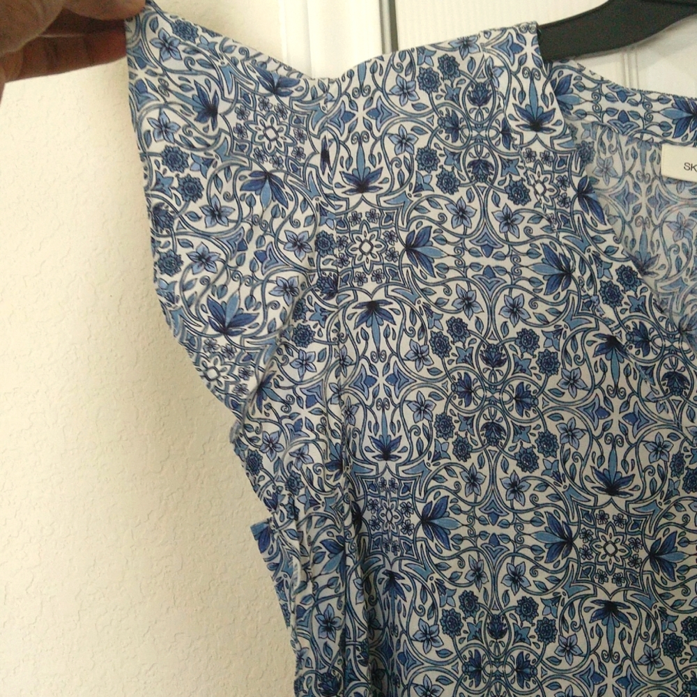 Skye's the limit women's floral blue/white v neck shift midi dress Size L - Picture 8 of 9